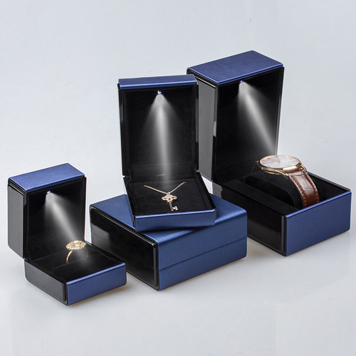 Creative LED light jewelry box Proposal ring box Necklace bracelet Bracelet packaging box Brushed leather jewelry box