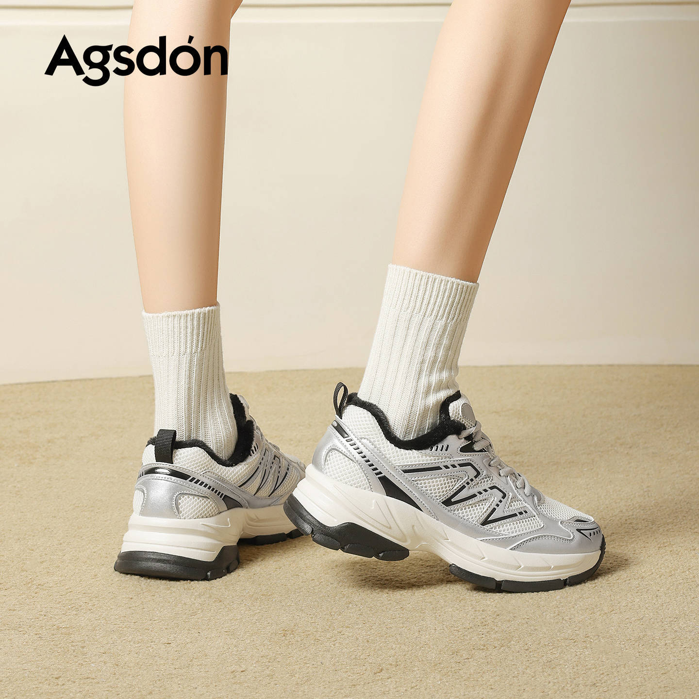 Zapatos deportivos de plata para mujeres 2025 nuevo otoño y invierno con una base gruesa de veludo gigante hermoso alpinismo zapatos de algodón