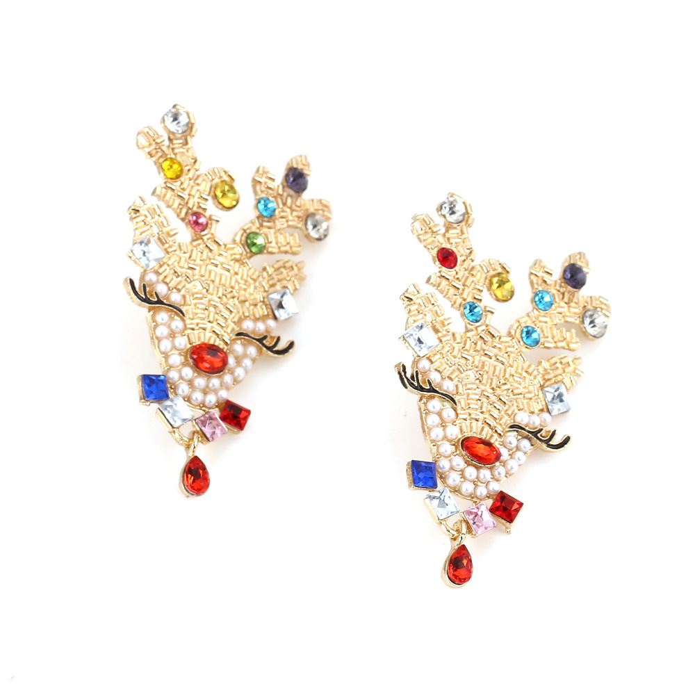Christmas earrings adorned with diamonds, pearls, fashion and personality, special deer earrings, street photos, cute little deer earrings_voghion.com