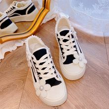 2025新款黑白撞色感珍珠花朵帆布鞋小香风圆头平底系带女板鞋