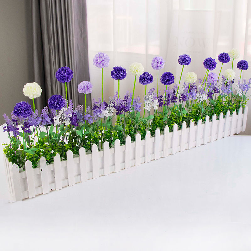 柵のプラスチックの造花のシミュレーションの花の客間の壁の角の陽の窓の台は仕切りを切って装飾の緑の植栽を遮って鉢植えの植木鉢を飾ります。|undefined