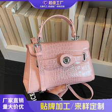 �羳2026�����¿�Ů���r�����eС�����W�t���ٴ�͹ņμ�б���