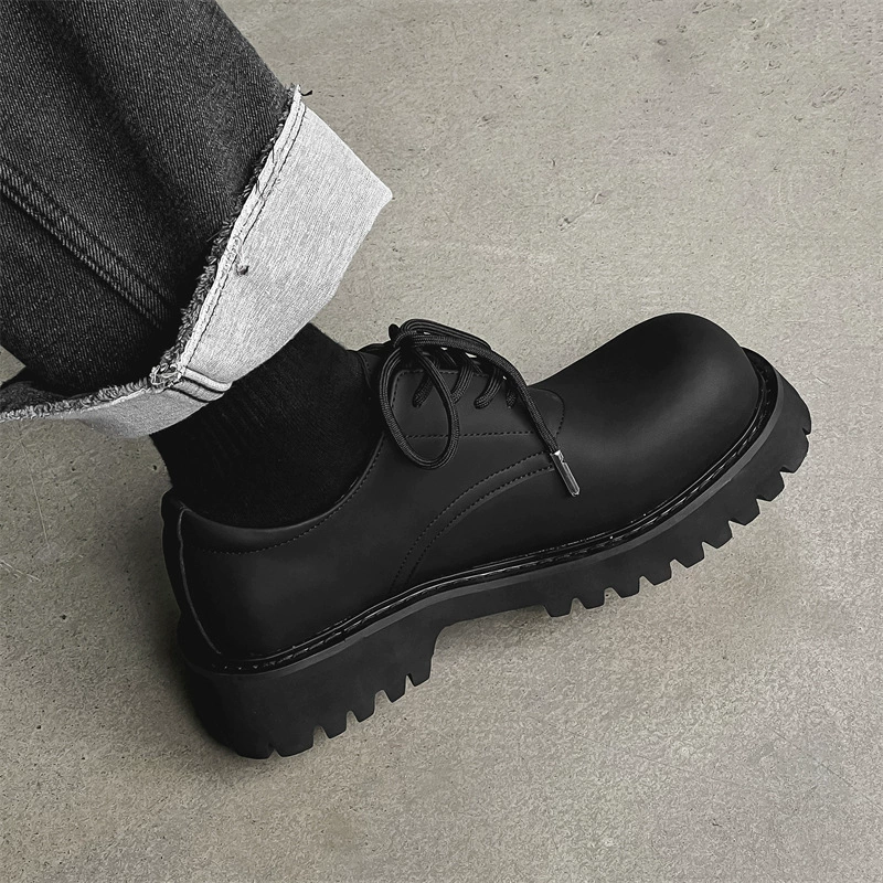 2024 весенне-летние новые мужские легкие подошвы с круглым носком и парой туфель дерби с большим носком кожаные туфли на толстой подошве черные кожаные туфли