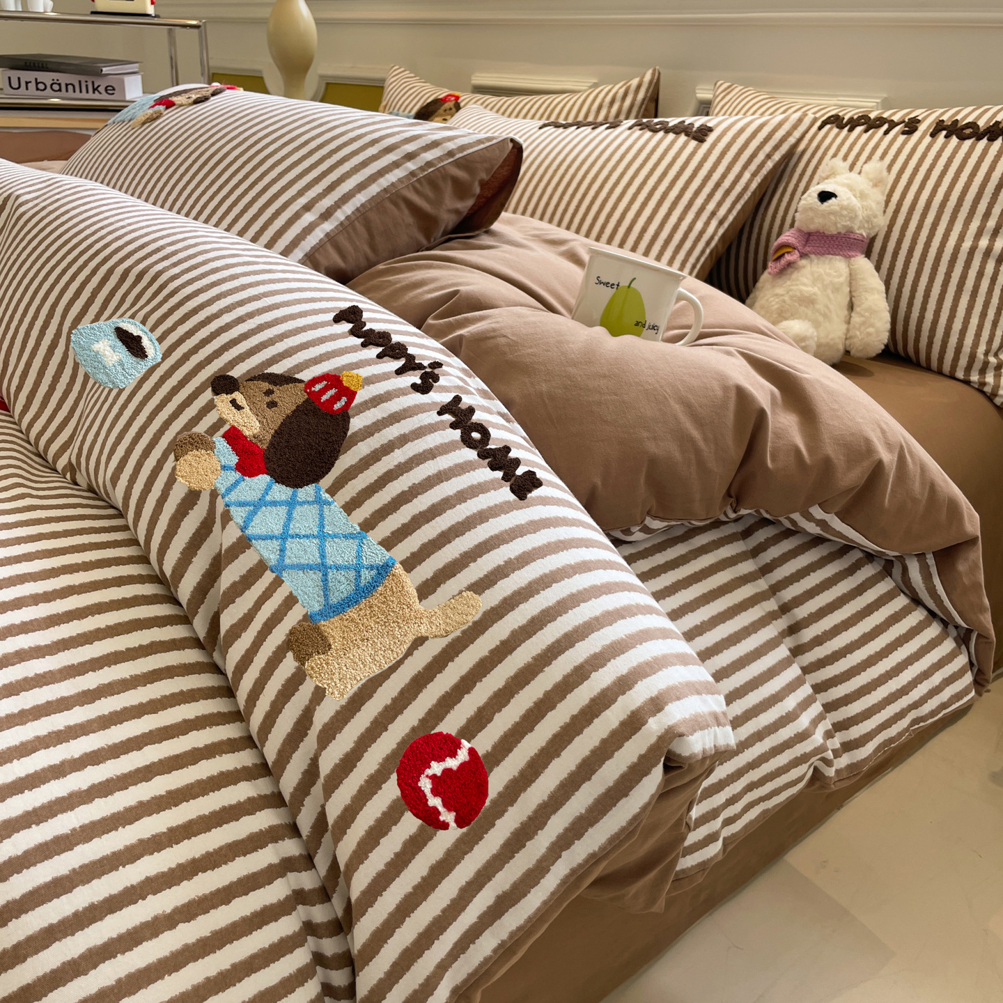 Toallas de algodón bordadas y molidas en la cama de cuatro piezas de algodón puro otoño y invierno cubierta de sopa de cama gruesa clase A nueva ropa de cama