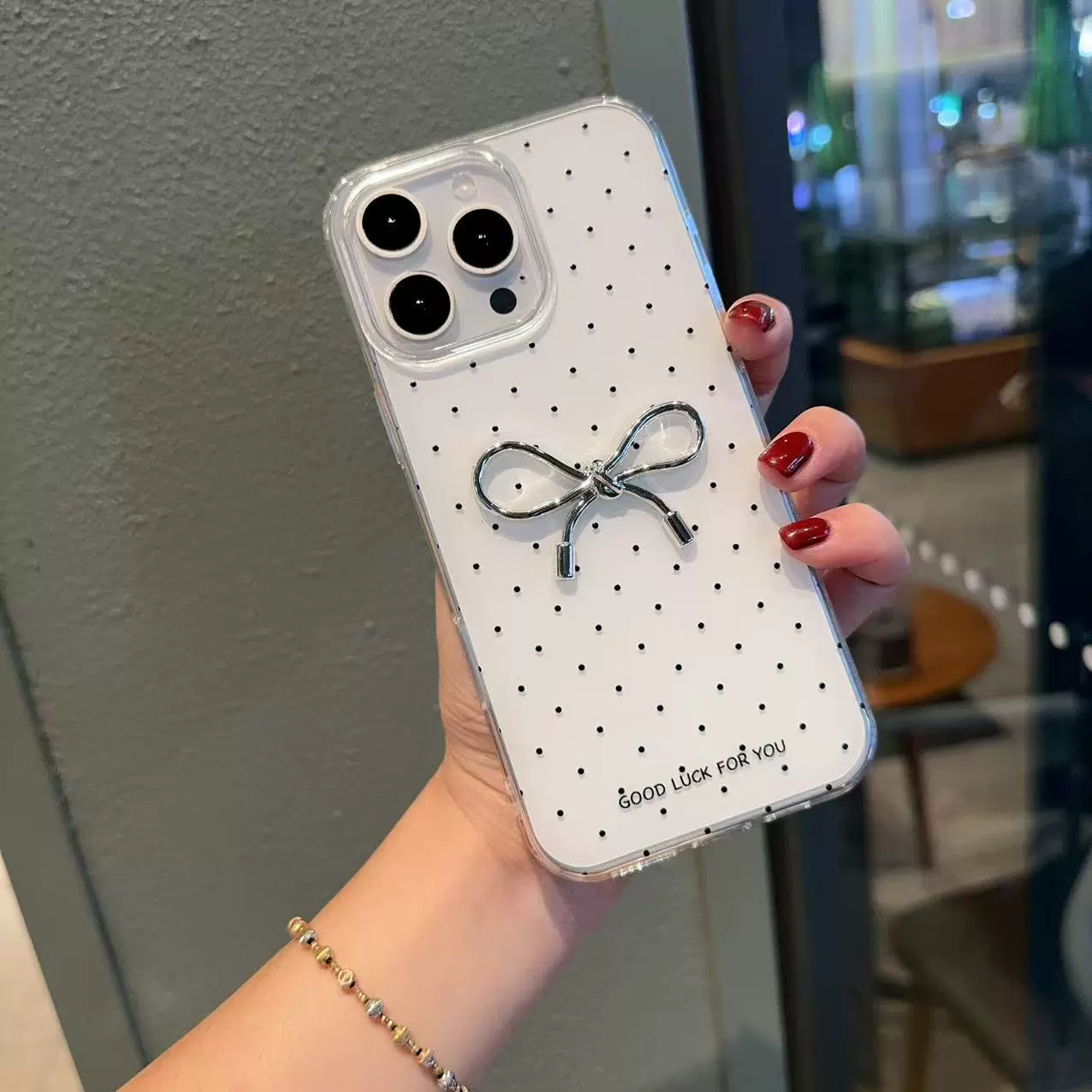 Чехол для телефона (Apple iPhone 17 серия) IMD белый в горошек с 3D бантом — для 11–17 Pro Max