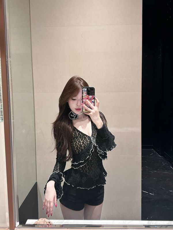 法式荷叶边V领长袖蕾丝衫女早秋高级感气质纯欲辣妹修身收腰上衣|undefined