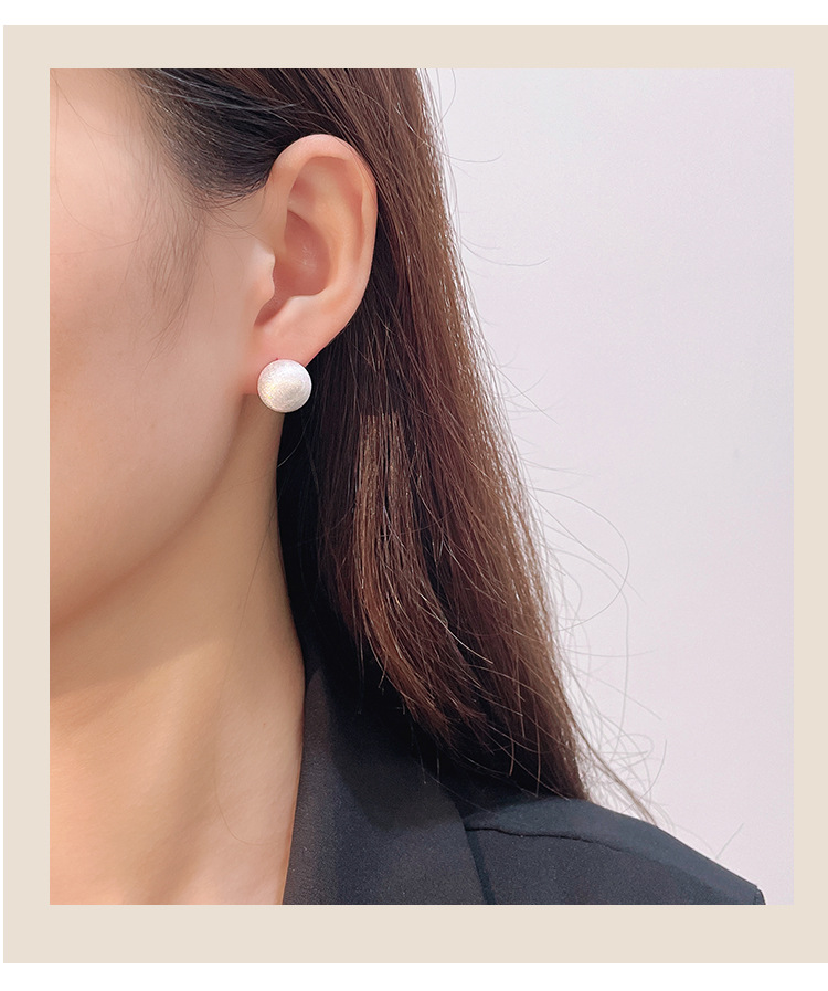 Korean S925 Silver Earrings Design Sense Simple Gold-plated Small Round Beads Peas Earrings display picture 6