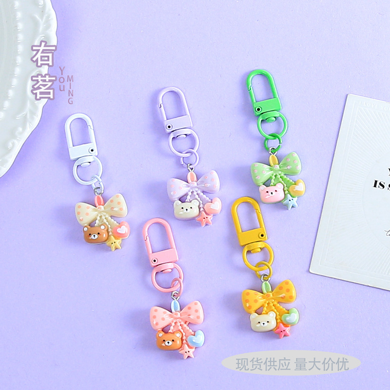 Cute cartoon bear bow keychain pendant, simple and versatile, suitable for couples and friends, a small gift accessory for women's bags