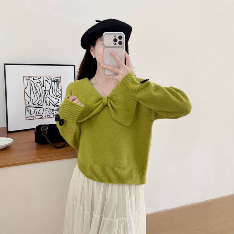 Korean-style design bow pullover sweater for women, new autumn and winter collection, loose fit, slimming, versatile, sweet and youthful knitwear Korean-style design bow pullover sweater for women, new autumn and winter collection, loose fit, slimming, versatile, sweet and youthful knitwear