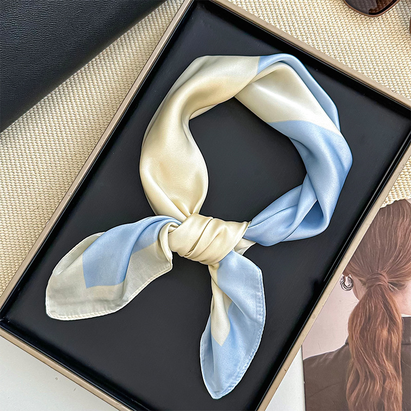 Bufanda de seda, bufanda cuadrada pequeña, sensación de alta gama, nuevo bolso de todo fósforo, pañuelo en la cabeza, cinturón para el cabello con camisa, bufanda decorativa, chal pequeño