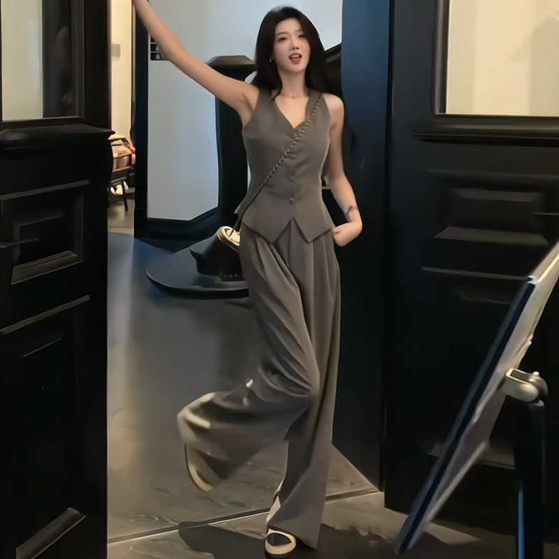 2026 Summer New Style: Sleeveless Vest and Wide-Leg Pants Two-Piece Set, Women's Fashion Outfit 2026 Summer New Style: Sleeveless Vest and Wide-Leg Pants Two-Piece Set, Women's Fashion Outfit