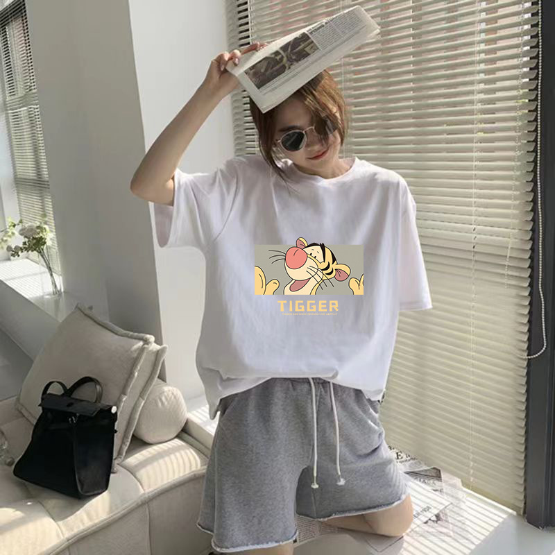Nuevos productos de verano Camiseta de seda de hielo frío Estilo de Hong Kong Ins Camiseta de manga corta con cuello redondo Trend para hombres y mujeres Traje casual para parejas image 3