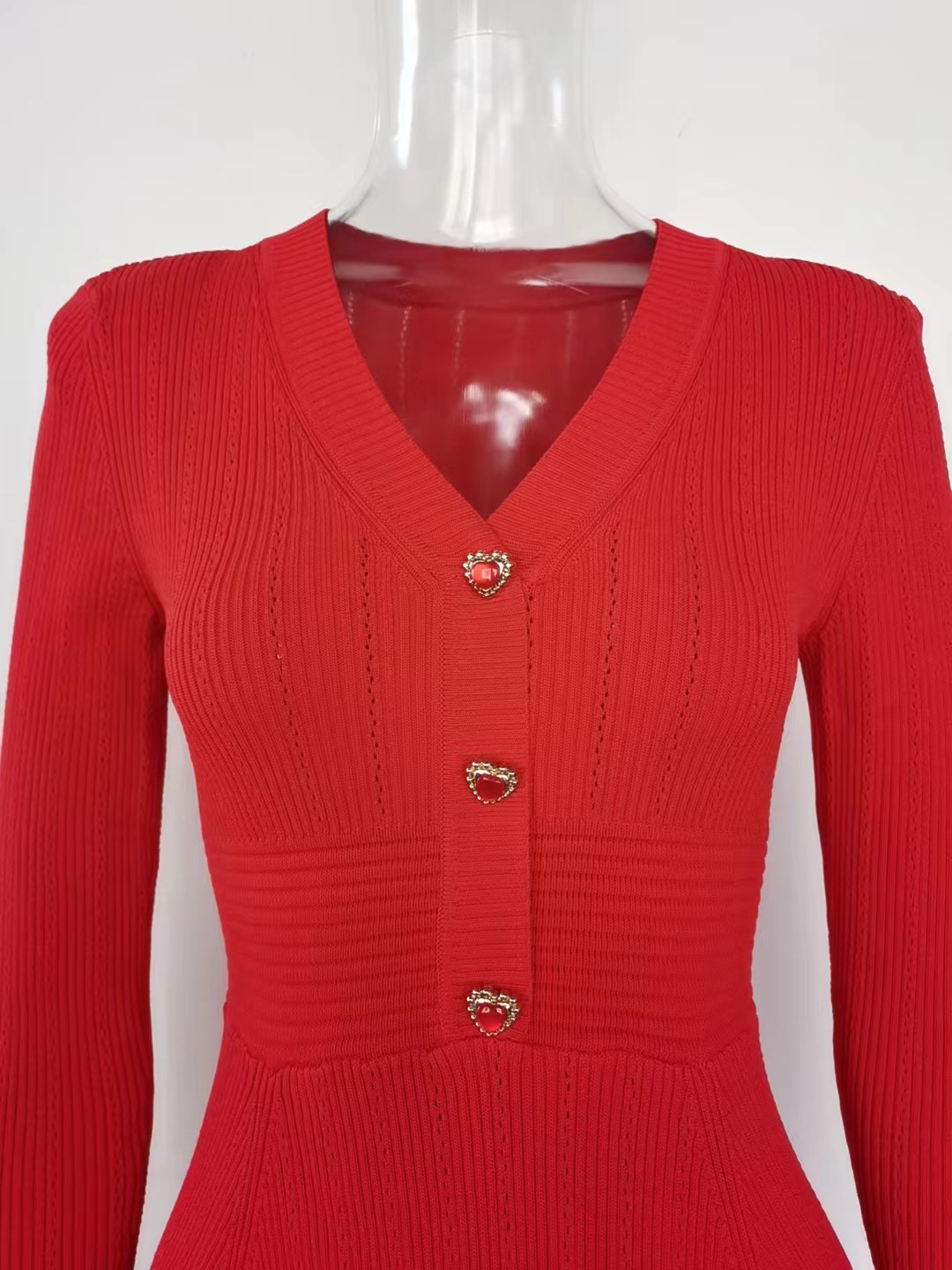 Vêtements pour femmes automne et hiver nouvelle robe rouge à col en V tempérament slim bouton d'amour jupe tricotée jupe courte en ligne A_voghion.com