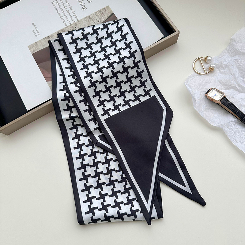 Cruz en blanco y negro