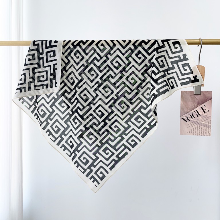 Pañuelo de seda con letras de laberinto de todo fósforo de moda coreana "Silk" para mujer, bufanda transpirable delgada de primavera y verano, pañuelo de protección solar