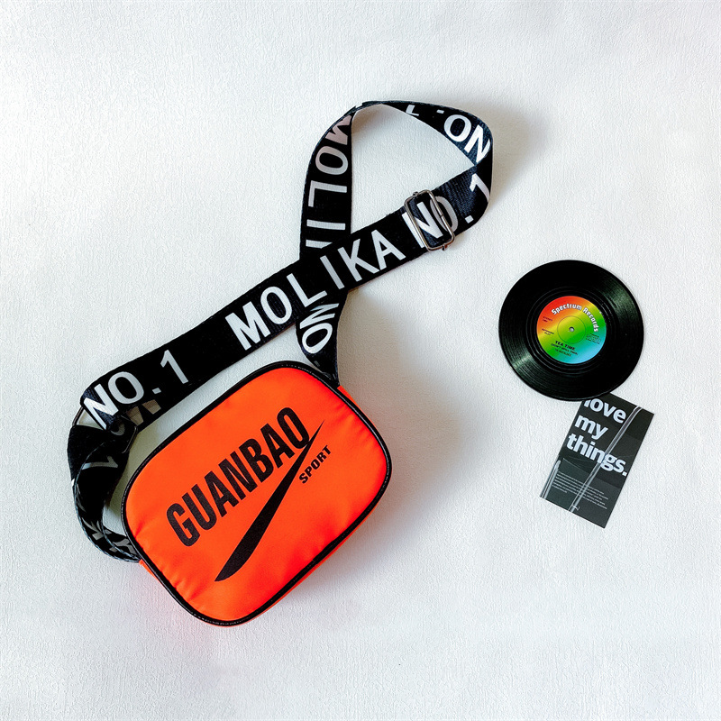 INS nuevo estilo bolso de los niños de moda fresco de la carta del muchacho bolsa de mensajero bolso de hombro de la muchacha personalizada desgaste del bebé a juego bolso de la joyería