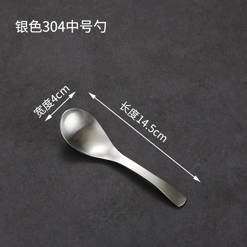 韓国式ステンレス焼肉食器鍋みそ皿に調味料皿をつけて金色の箸を並べます。|undefined