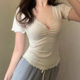 纯欲风甜美樱桃V领短袖夏季新款t恤女性感修身短款