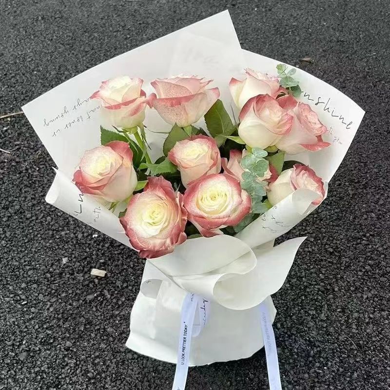 Red rose soap flower bouquets for Qixi Festival (Chinese Valentine's Day) - handmade gifts for boyfriends/girlfriends, best friends, or birthdays.