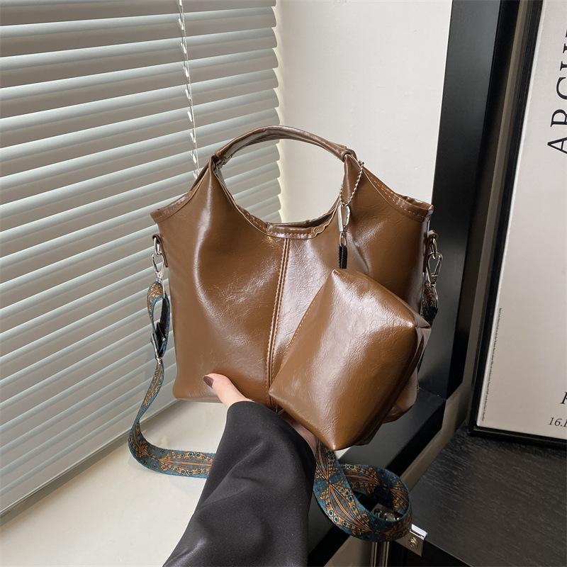 Borsa a tracolla grande e versatile stile tote bag elegante_voghion.com