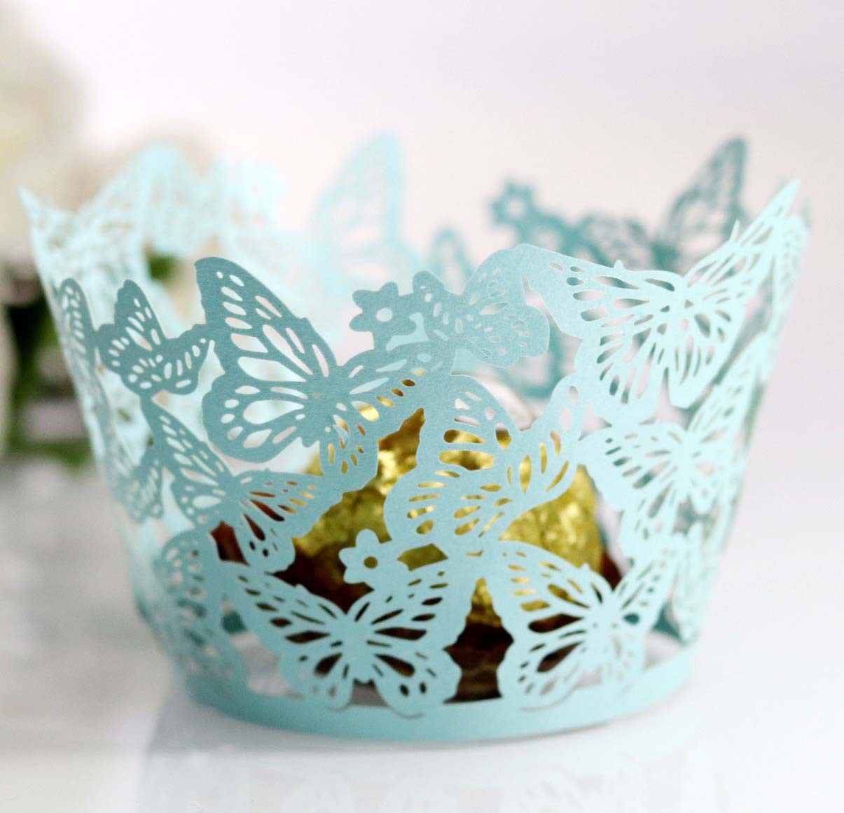 Amazon láser hueco mariposa taza de papel reflectante de oro pastel borde taza pastel hornear encaje en stock