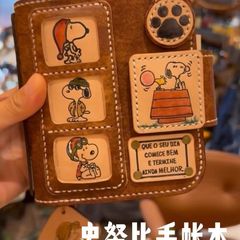 小紅の本の同項のスヌーピーm 5手の帳簿はページの本のinsの風の高い顔の値の皮の日記のノートを取り外します。
