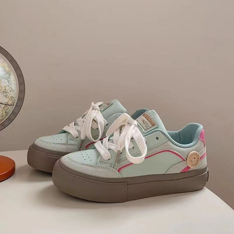 Escuela de estilo estilo de primavera y otoño 2025 nuevos zapatos coreanos de color blanco zapatos deportivos casuales de mujer zapatos de mujer