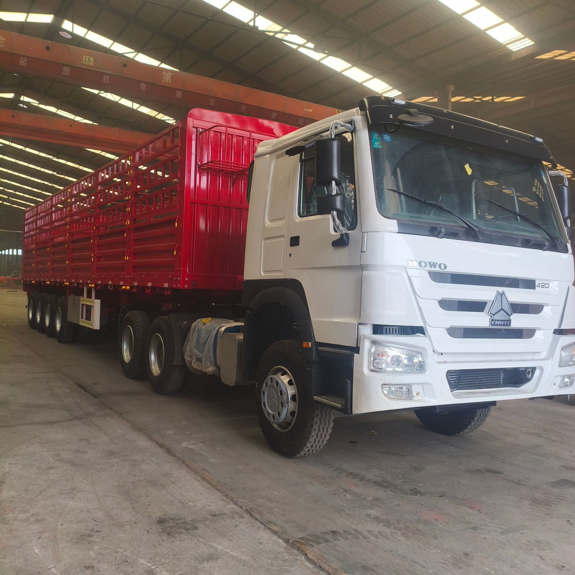 Exporting Howo 350-Horsepower Cement Tanker, Large 12-Cubic-Meter and 14-Cubic-Meter Cement Tanker