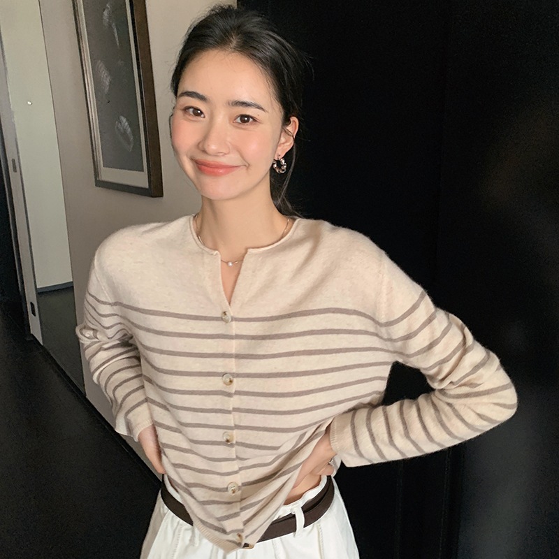 Knitted cardigan, long-sleeve, sweater, jacket, V-neckline