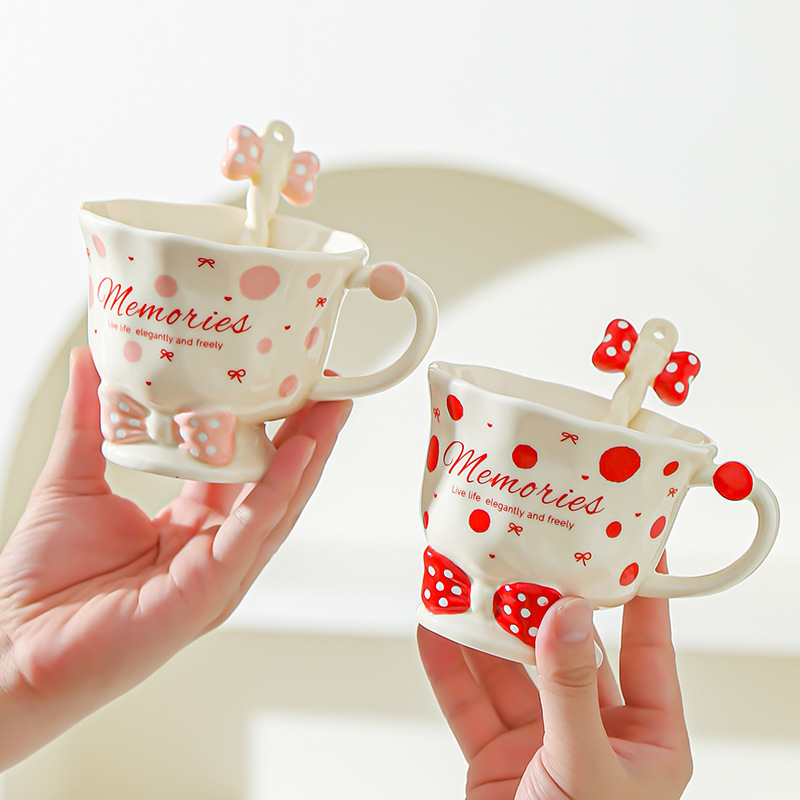 Taza de cuchara de lazo Juego de taza de niña linda Taza de bebida Taza de regalo pequeña Taza de cerámica de alto valor