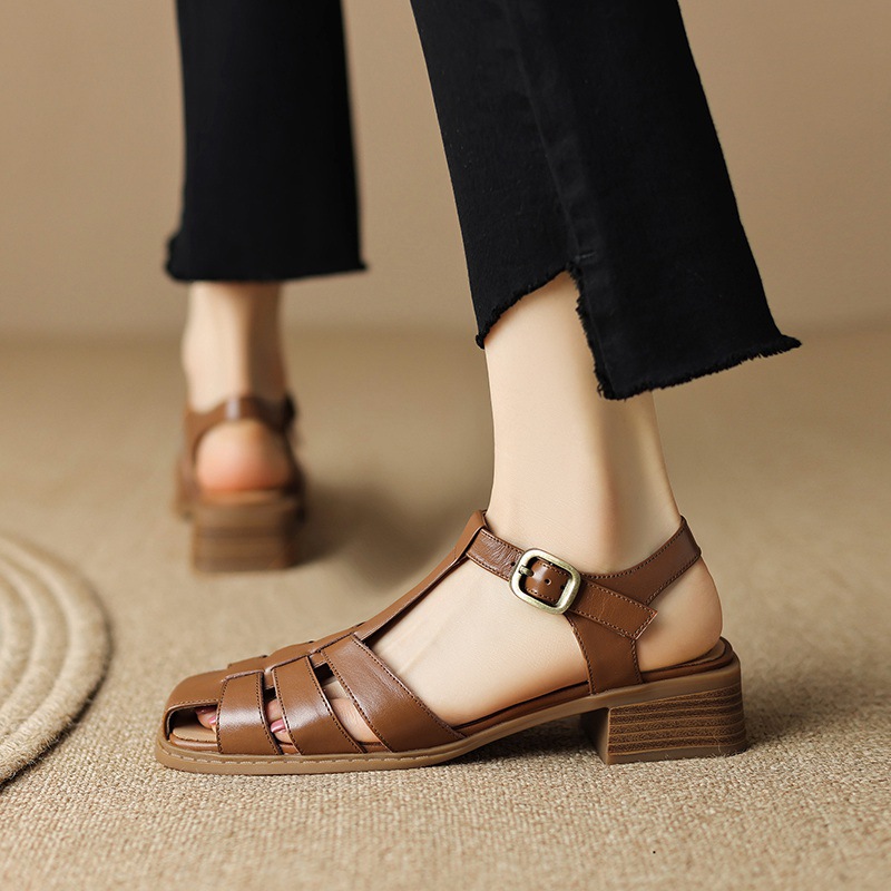 Sandal bít mũi dệt cổ điển nữ quai chữ T gót thấp da bò — Màu nâu đậm