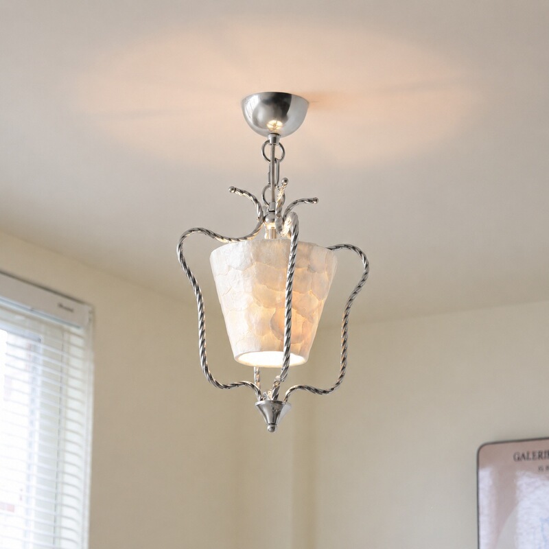 French-style vintage natural shell medieval chandelier for entryway, hallway, dining room, bedroom, or beside the sofa French-style vintage natural shell medieval chandelier for entryway, hallway, dining room, bedroom, or beside the sofa