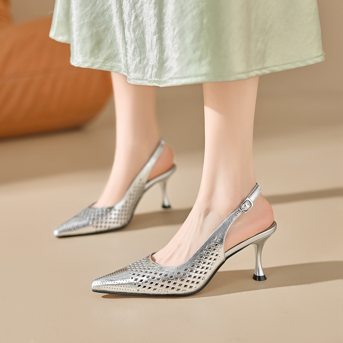 Sandal cao gót nữ mũi nhọn hở gót, gót 7 cm, phong cách Âu Mỹ — màu vàng