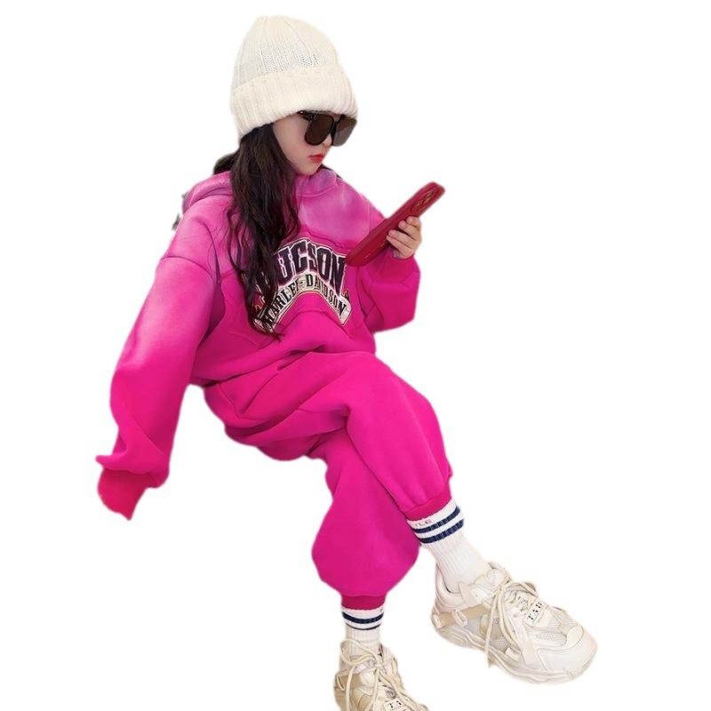 Niñas más traje grueso de terciopelo 2024 otoño e invierno nuevo estilo estilo estilo occidental suéter con capucha de invierno para niños de dos piezas