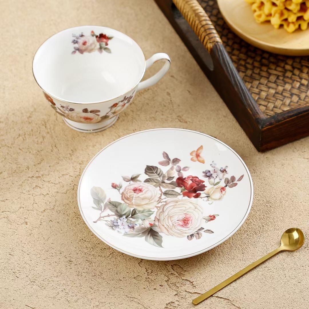 Tazas de café retro europeas mariposa caja de regalo de alto valor de la tarde copa de camellia regalo de mano taza de regalo de alto nivel