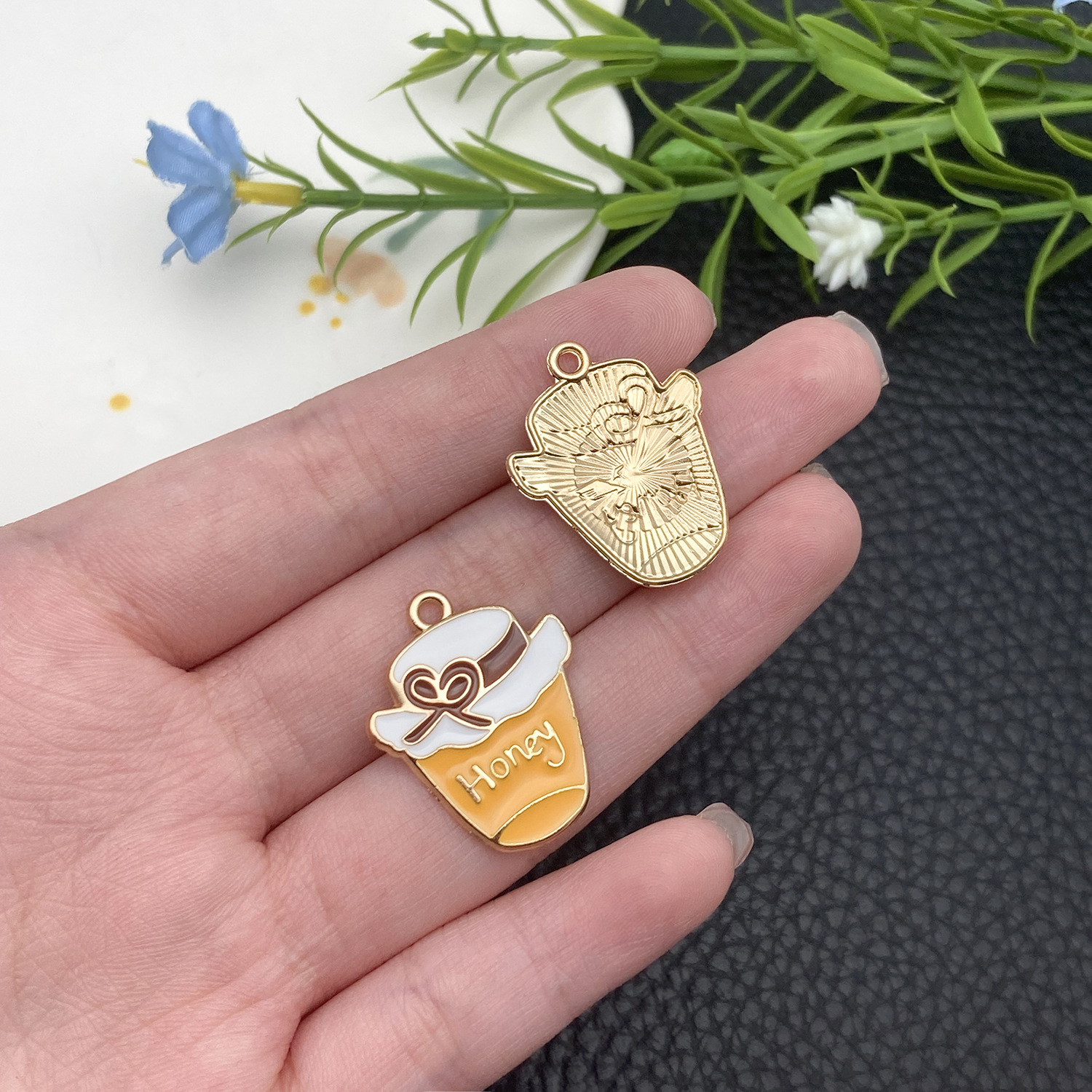 21162-XP-滴油黄色锌合金HONEY蜜蜂罐子25x20