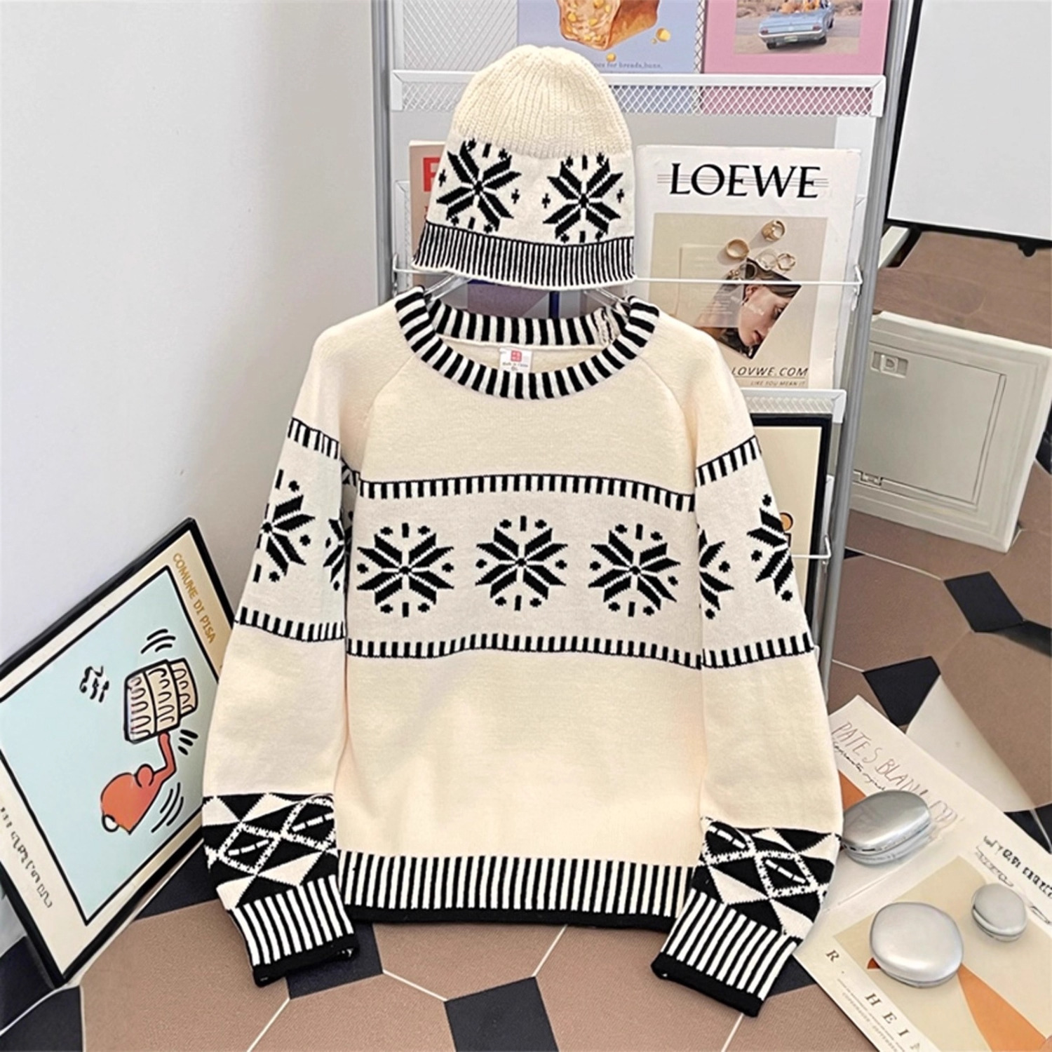 秋冬季毛衣男女圆领加厚小鹿图刺绣宽松针织打底衫男装上衣杏色潮