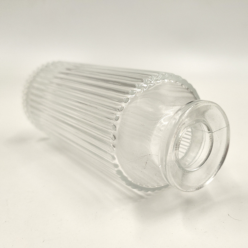 Botella de aromaterapia al por mayor botella de vidrio de rayas verticales insDIY botella vacía redonda coche sin fuego 150ml sub-botella