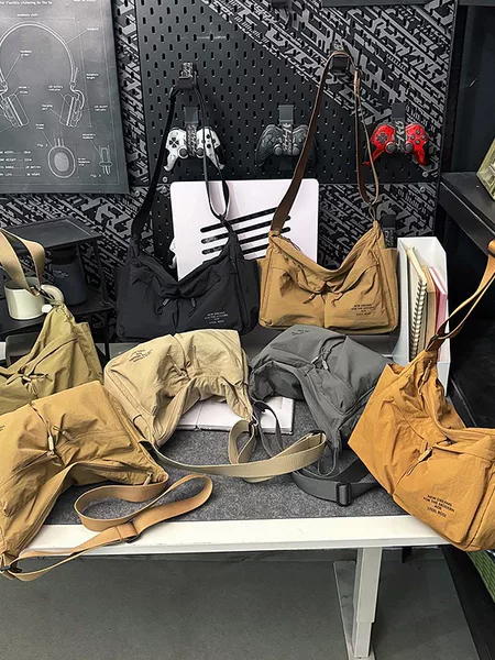 Unisex casual shoulder bag, crossbody bag, multi-pocket, water-resistant, large-capacity nylon bag