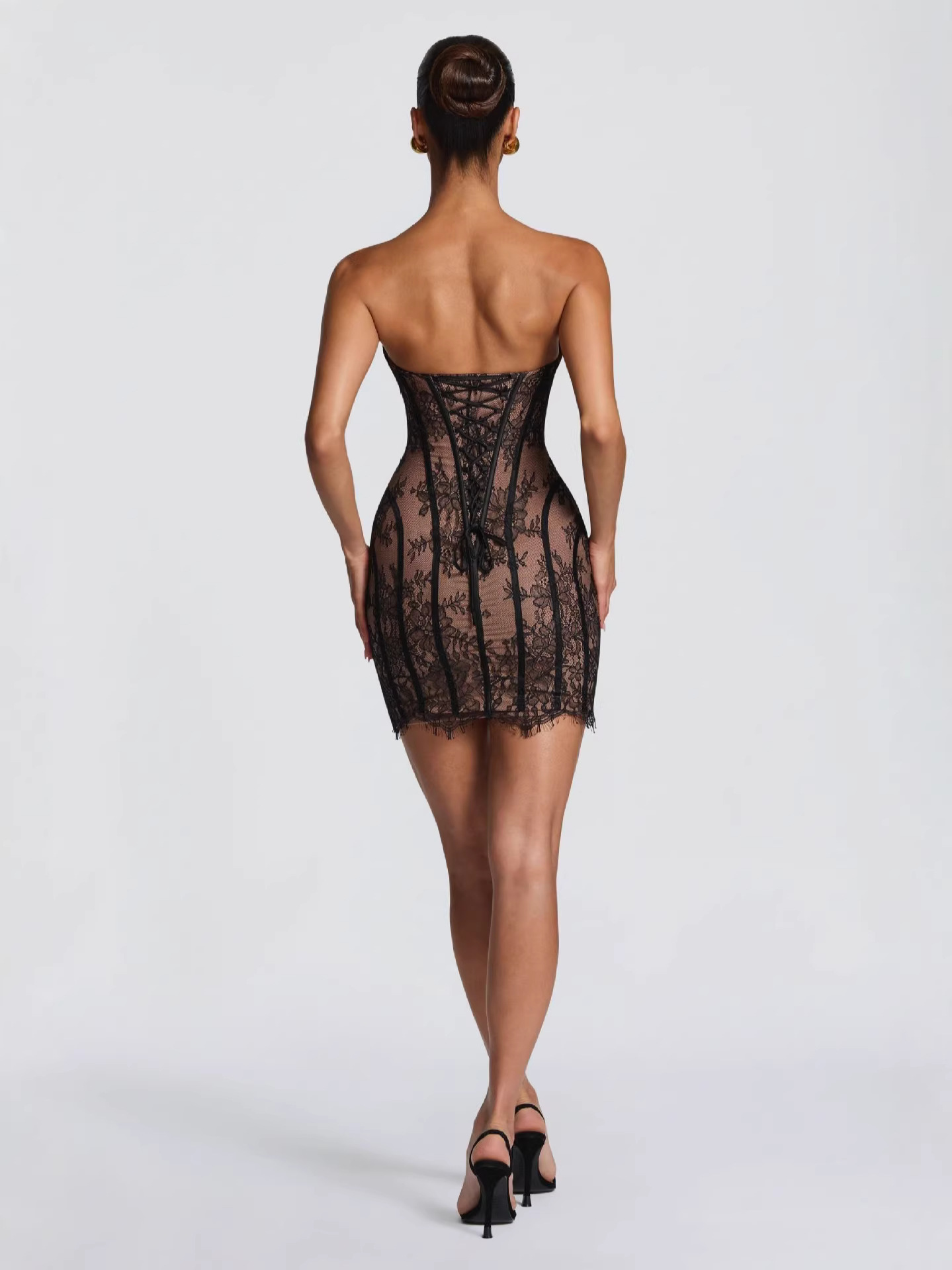 Europa y los Estados Unidos 2026 nuevo vestido de moda sexy encaje apretado vestido de pecho delicado gancho vestido corto delgado