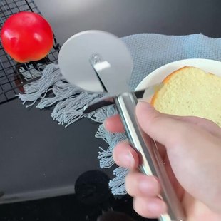 Cross-Border New Pizza Rolling Knife Wholesale Stainless Steel Pie Knife Household Pie Cutter Baking Kitchen Gadgets