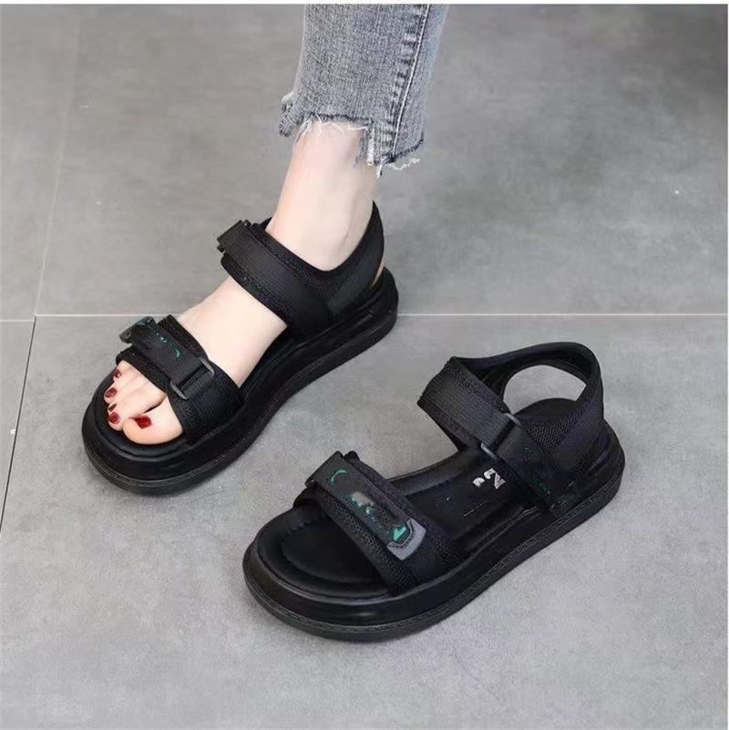 Sandalias deportivas para mujeres 2026 verano nuevo tipo explosivo muffin zapatos de suela gruesa zapatos de playa rojos de estudiantes