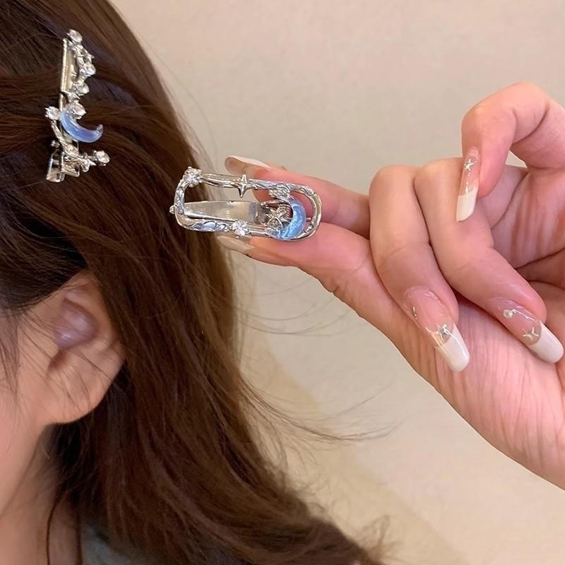 Minimalist Moon and Stars Zirconia Beak Clip for Women, Unique Design, Side-Side No-Trace Clip for Bangs