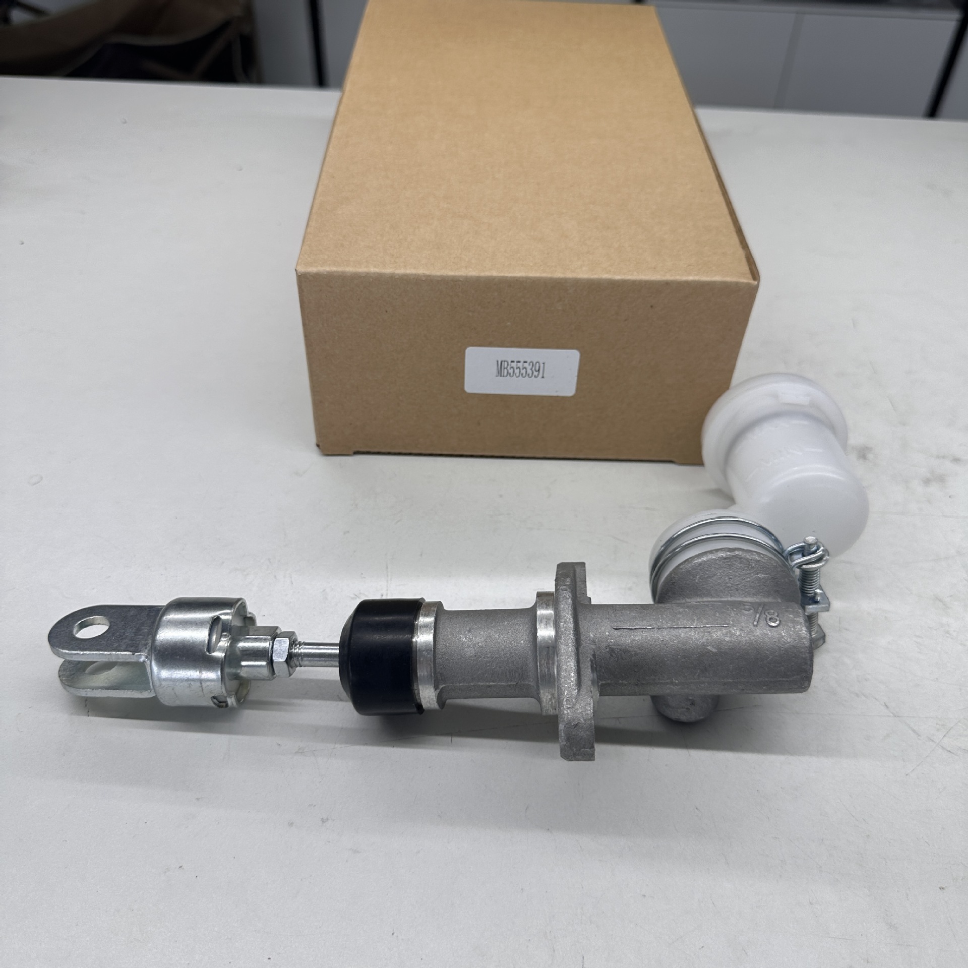 Mb555391 Mb555383 Is Suitable for Hyundai Clutch Master Cylinder