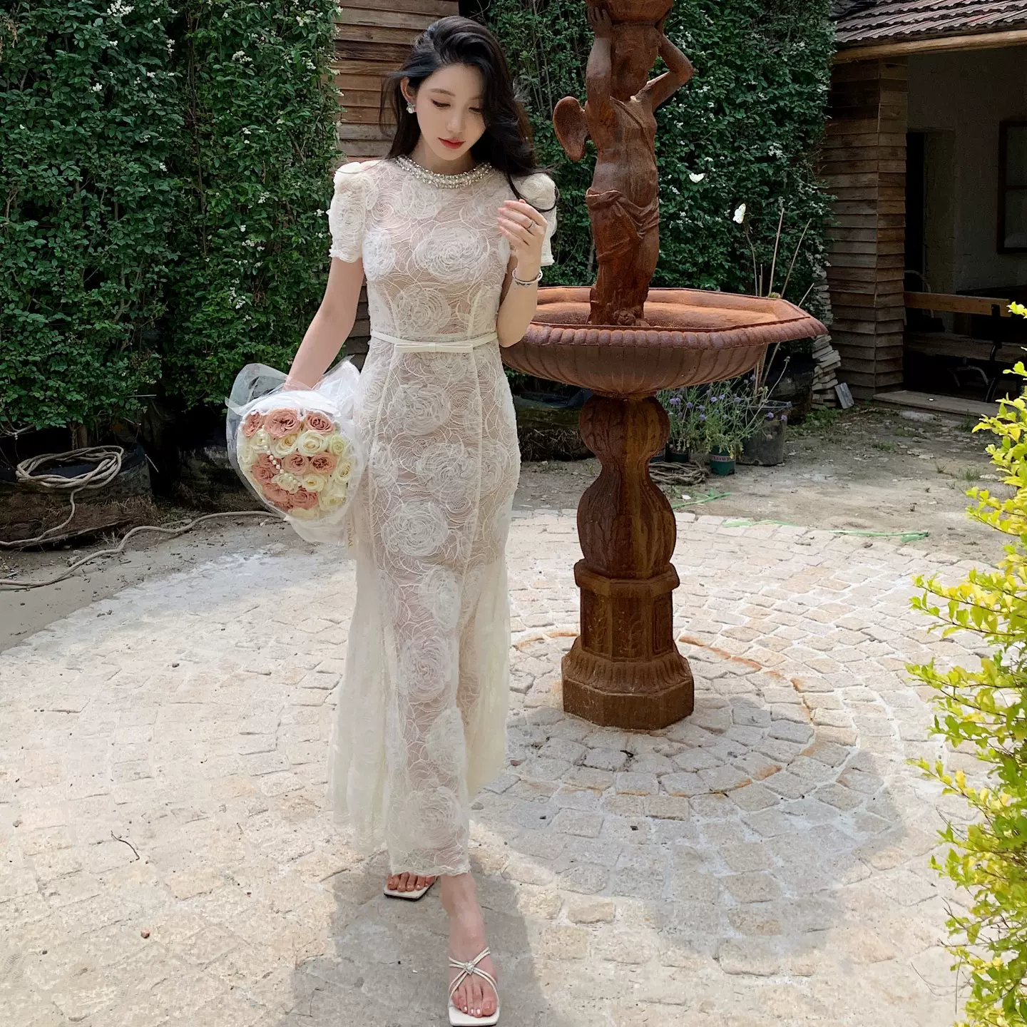 2026新款女装玫瑰盘花蕾丝圆领短袖米白色连衣裙鱼尾长裙新到黑色