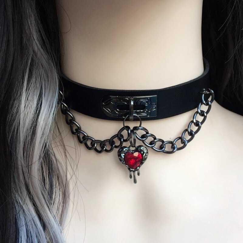 Cross-Border Harajuku Style Dark Punk Style Choker Necklace Heart Leather Retro Neck Strap Clavicle Necklace Cross-Border Harajuku Style Dark Punk Style Choker Necklace Heart Leather Retro Neck Strap Clavicle Necklace