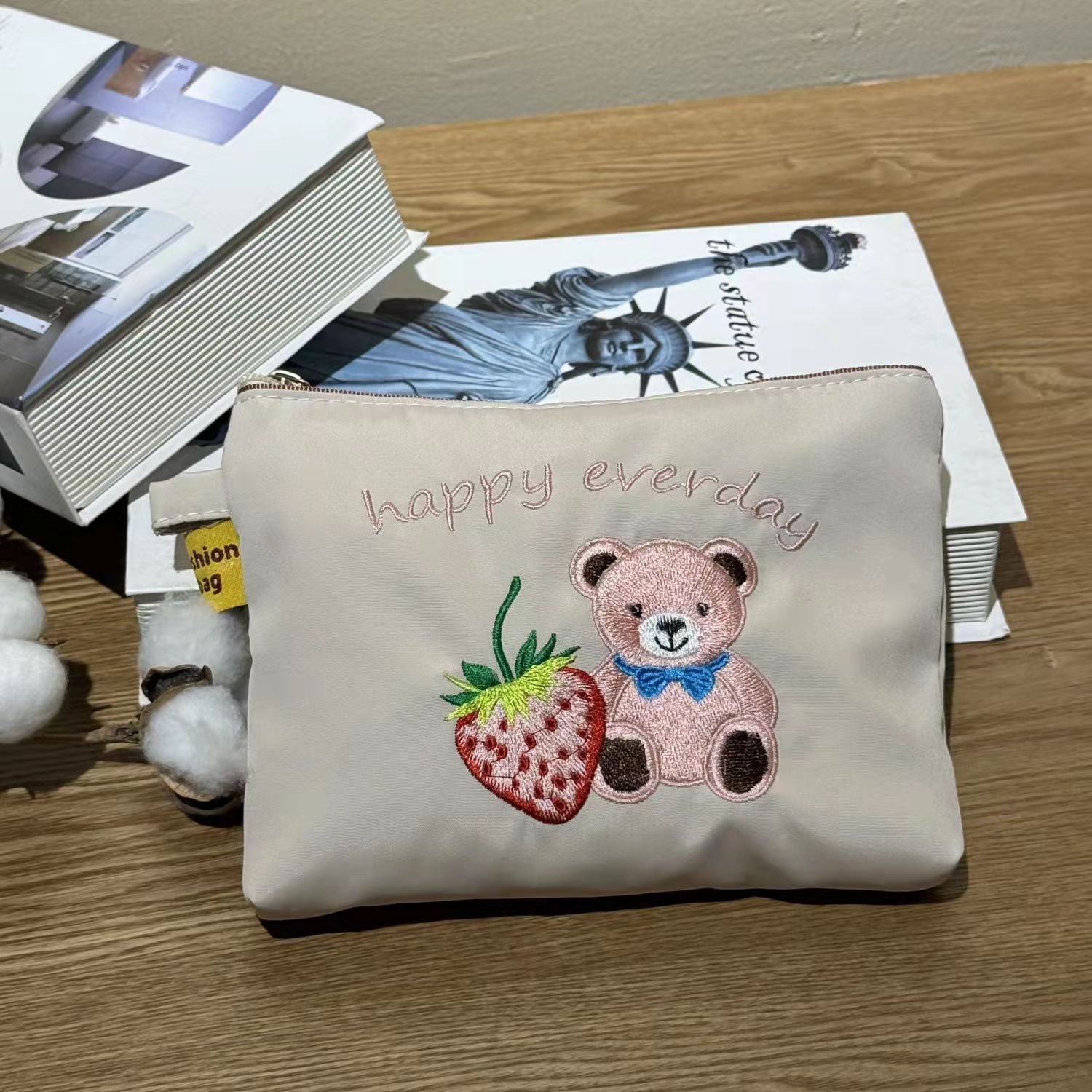 Bolsa de tela bordada de ilustración linda japonesa almacenamiento bolsa de cosméticos de nailon portátil bolsa de embrague de cepillo de maquillaje de gran capacidad