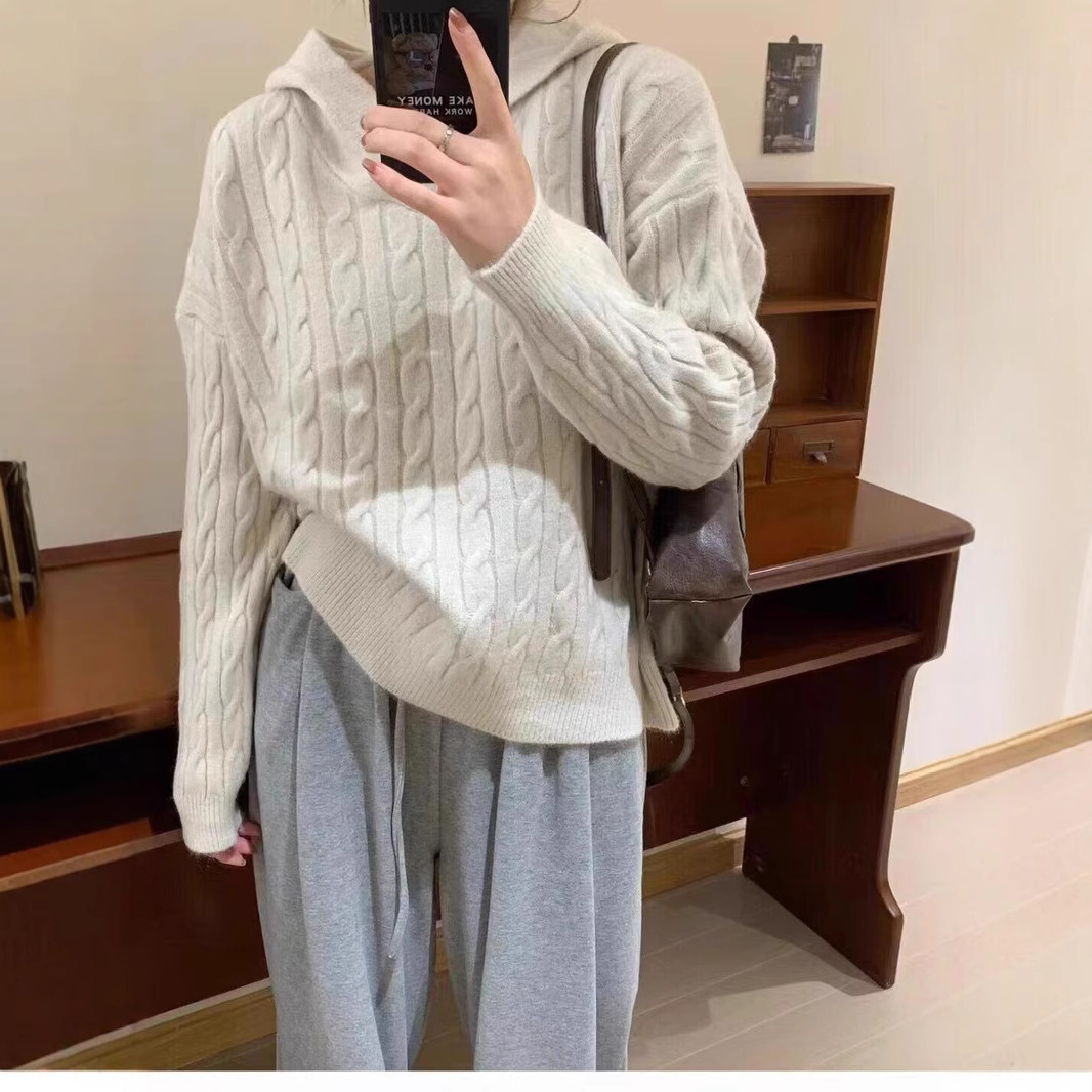 소프트 왁스 레트로 트위스트 후드 스웨터 여성의 가을과 겨울 루즈 2023 새로운 게으른 스타일 두껍게 작은 탑