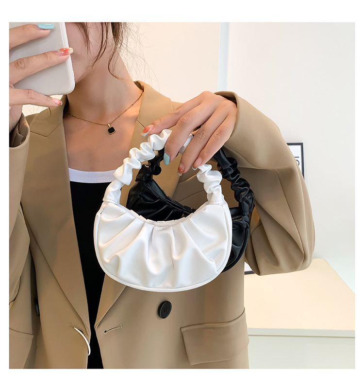 2024 Sommer Neue Trendy Internet Rot Vielseitig Eine Schulter Unterarm Modische Handheld Einfach Gefaltete Wolke Tasche_voghion.com