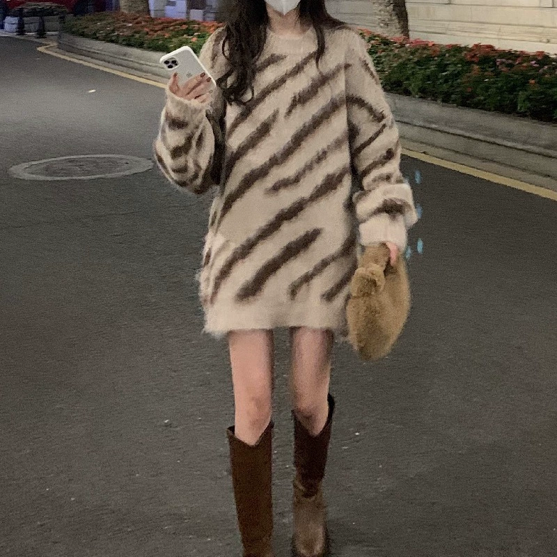 Трикотаж с рисунком зебры, женская верхняя одежда, весна, осень и зима 2025 года, новый стиль, ленивая свободная утолщенная мягкая восковая трикотажная куртка с круглым вырезом